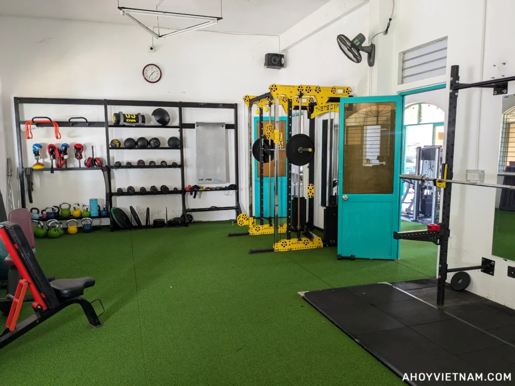 Kettlebells and medicine balls on the first floor of Hoc Vien Fitness 199 in Da Nang.