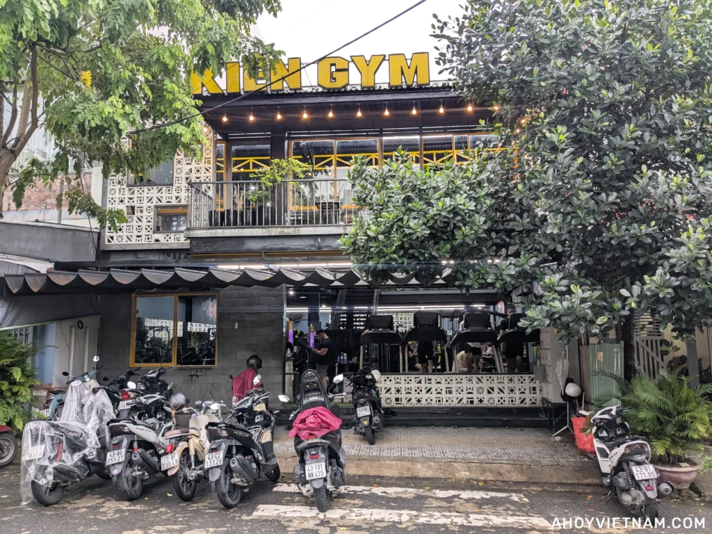 Scooters parked outside Kien Gym in Hai Chau, Da Nang.