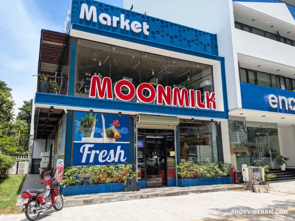 Outside the MOONMILK supermarket on Tran Hung Dao Street in Da Nang.