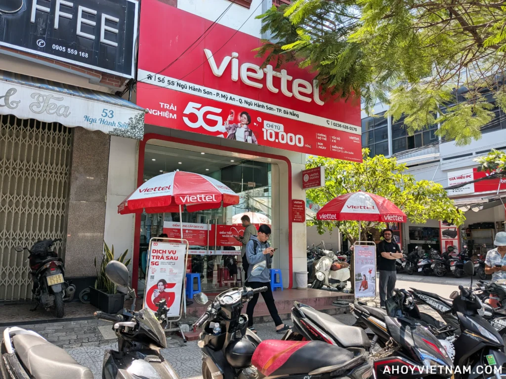 A Viettel cell phone store in Da Nang, for those wondering about cell phone plans when living in Da Nang