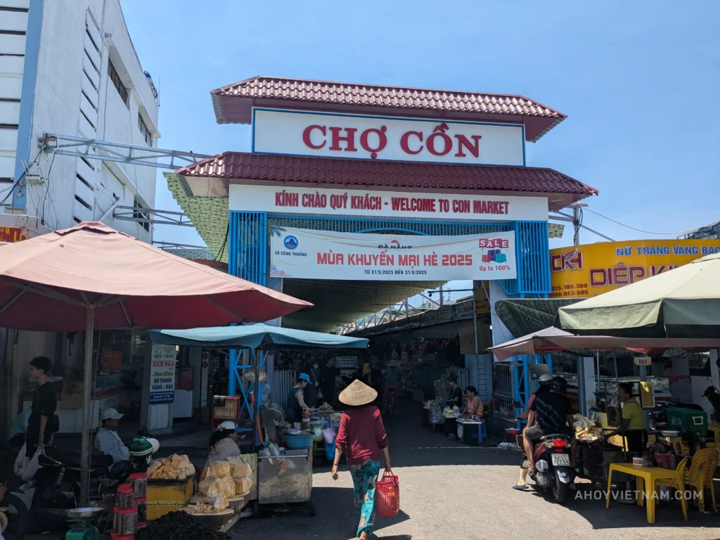 Con Market in Da Nang, Vietnam.