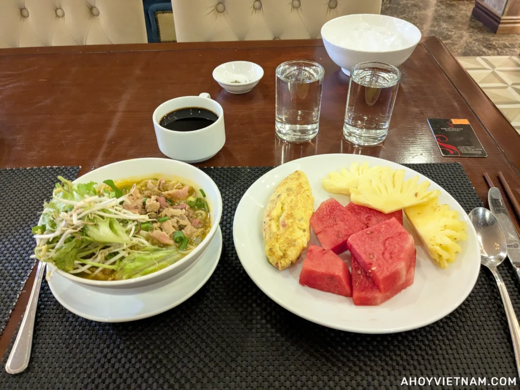 My breakfast at the Scarlett Boutique Hotel: a bowl of bun bo Hue, an egg omelet, fresh fruit, and coffee