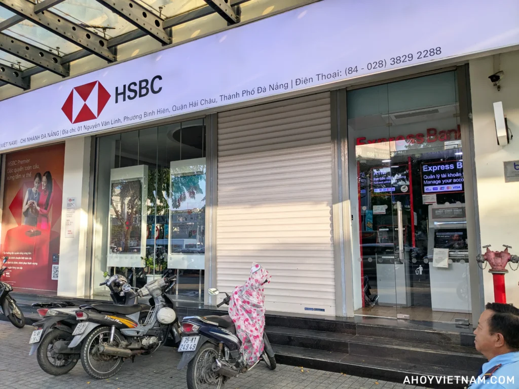 An HSBC bank branch and ATM in Da Nang, Vietnam.