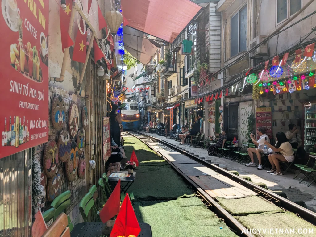 The train approaching at Hanoi Train Street